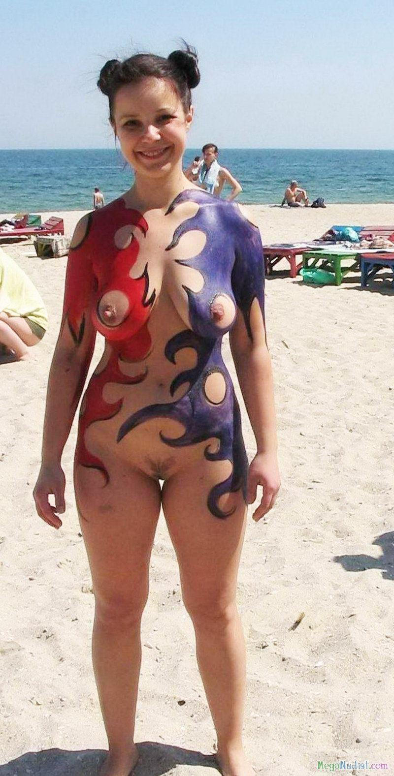 Body Art of nudists and naturists