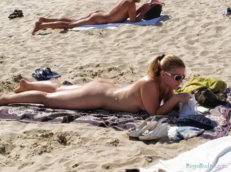 Nudist beach in Kiev on Trukhanov