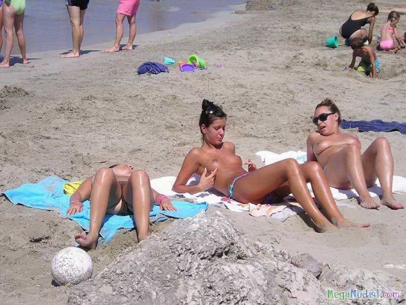 Russian nudist beauties on the beaches by the sea photos