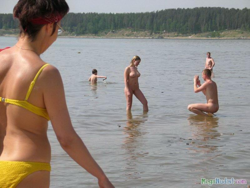 Cute and beautiful Russian nudists photos