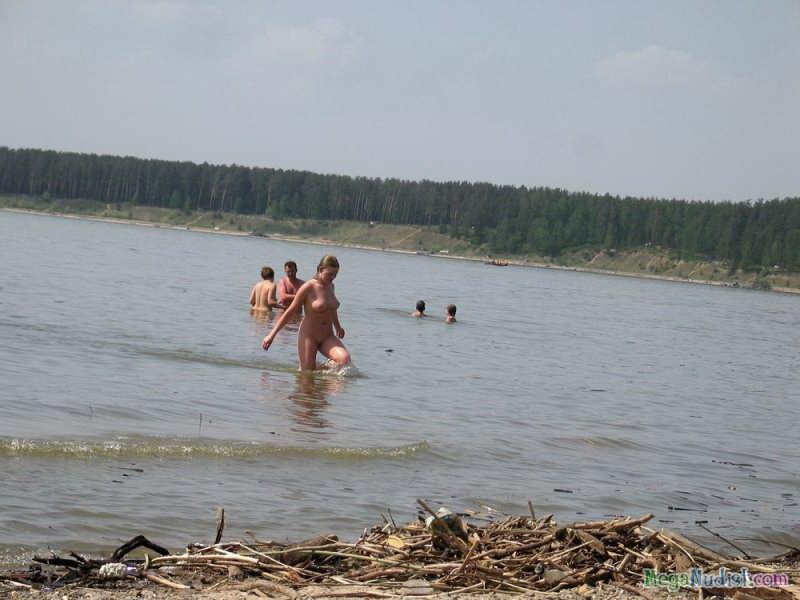 Cute and beautiful Russian nudists photos