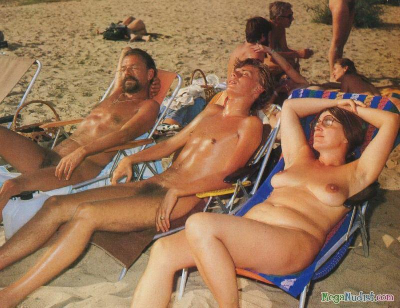 The beaches of Woodstock are crowded with retro nudists