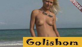 Nudist Olya shows a master class on the beach