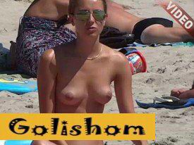 On a French beach topless-video