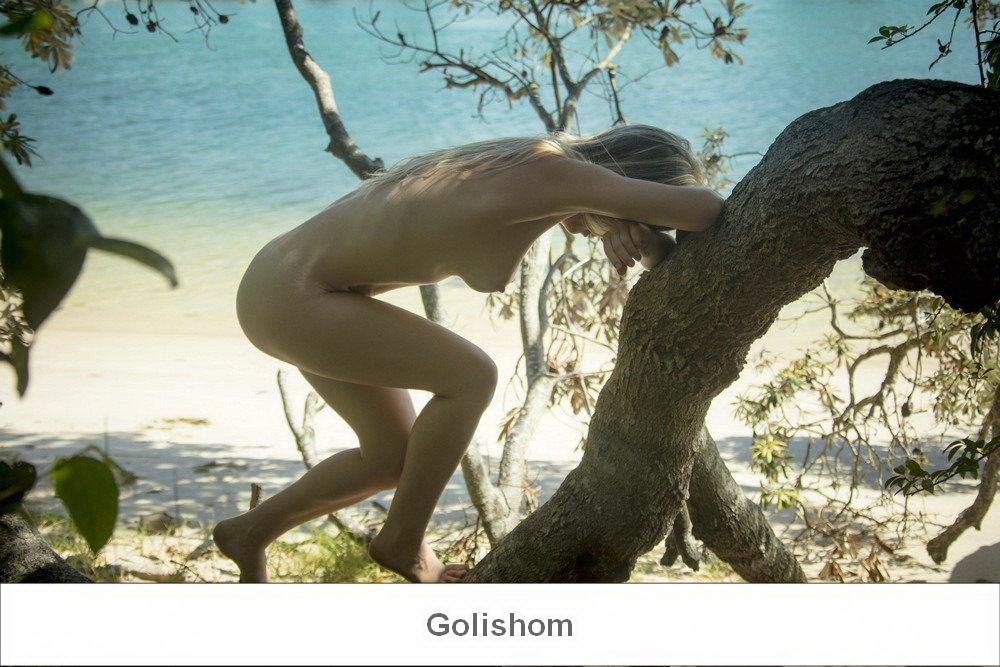 Mowgli woman naked on a tree