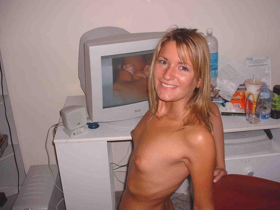 Girls also masturbate sitting at the computer, Girls too..