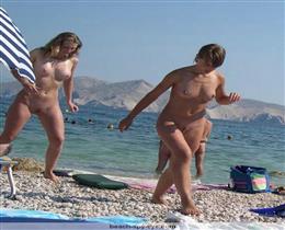 Photos of naked girls on the beach