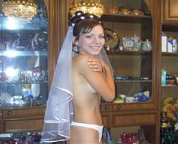 the bride poses without panties